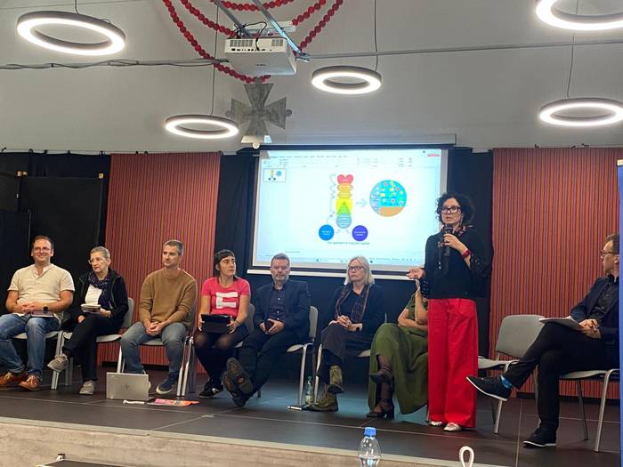 Eletik alera, Europako hizku 3 1759330548376