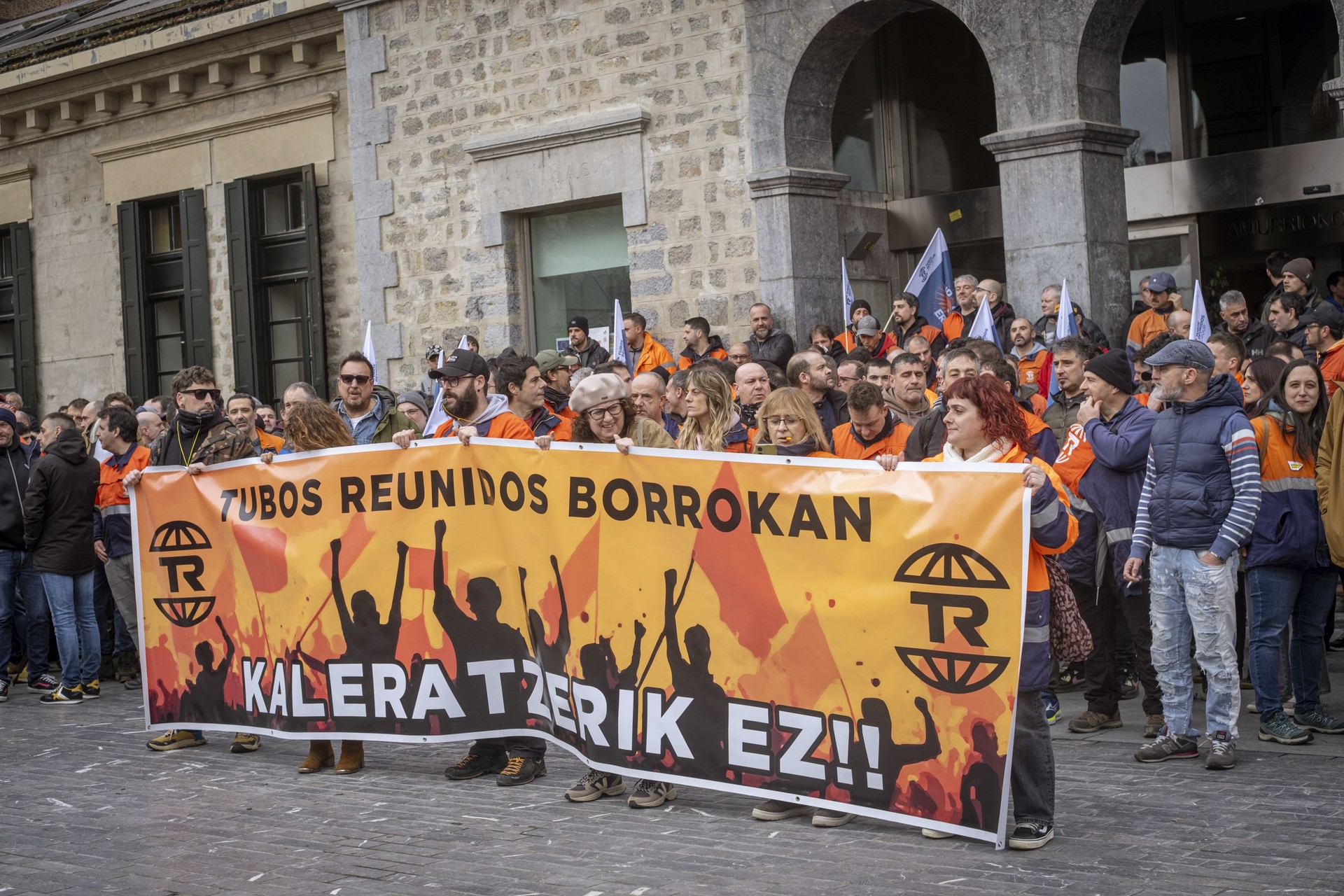 Tubos Reunidoseko krisia langileek eta grebak sortu ez zutela probatzen dute lehen seihilekoko emaitzek, ESKren ustez