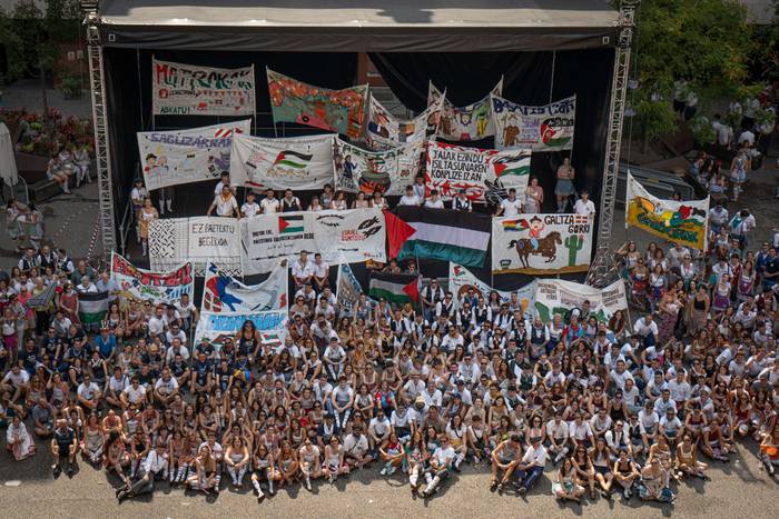 Festa-giro goria piztu du La 25 1755256973633