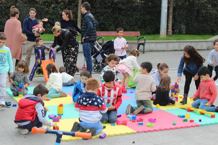 Errefuxiatuen aldeko jaia