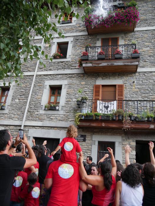 Ura eskatzen zeharkatu dute  31 1536436789224