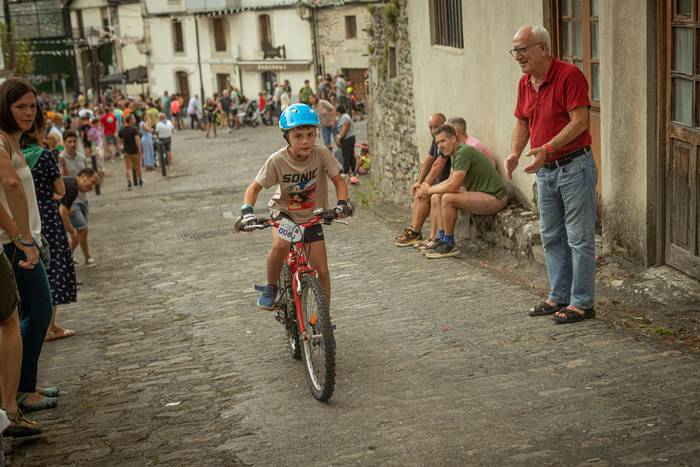 Bizikletak irudimenez jantzi 43 1757325770285