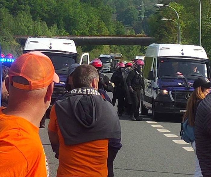 Tubos Reunidoseko bi langile 26 1776453842011