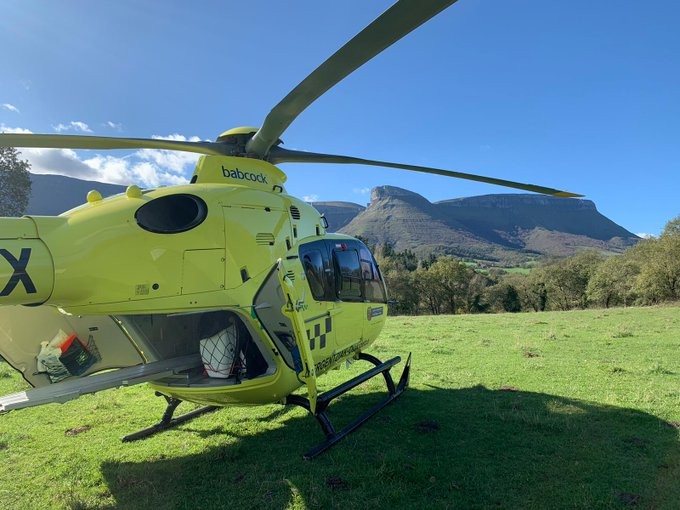 Abere batek zapaldu ostean, erietxera eraman dute pertsona bat helikopteroz
