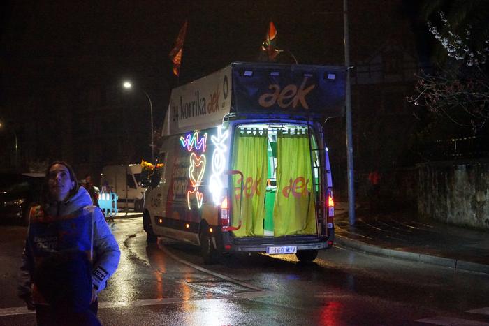 Ehunka lagun atera ditu Korr 48 1774597573777