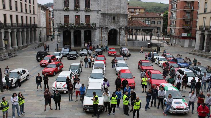Dozenaka auto klasiko zein elektriko Gasteizetik Laudiora arteko rallyan