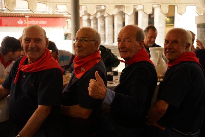 Ehunka kofrade bildu dira el 78 1756714156237