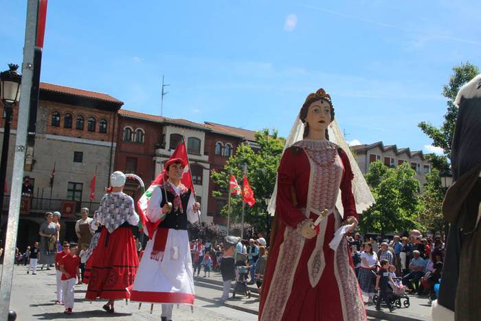 Otxomaioek jendez bete dute  15 1494233046084