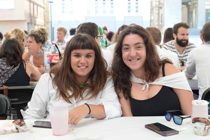 Aldai plaza txiki geratu da  140 1503895172860