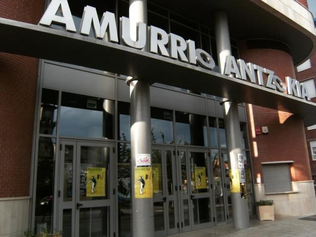 Zein ordutegi izan behar du Amurrio Antzokiko zine programazioak?
