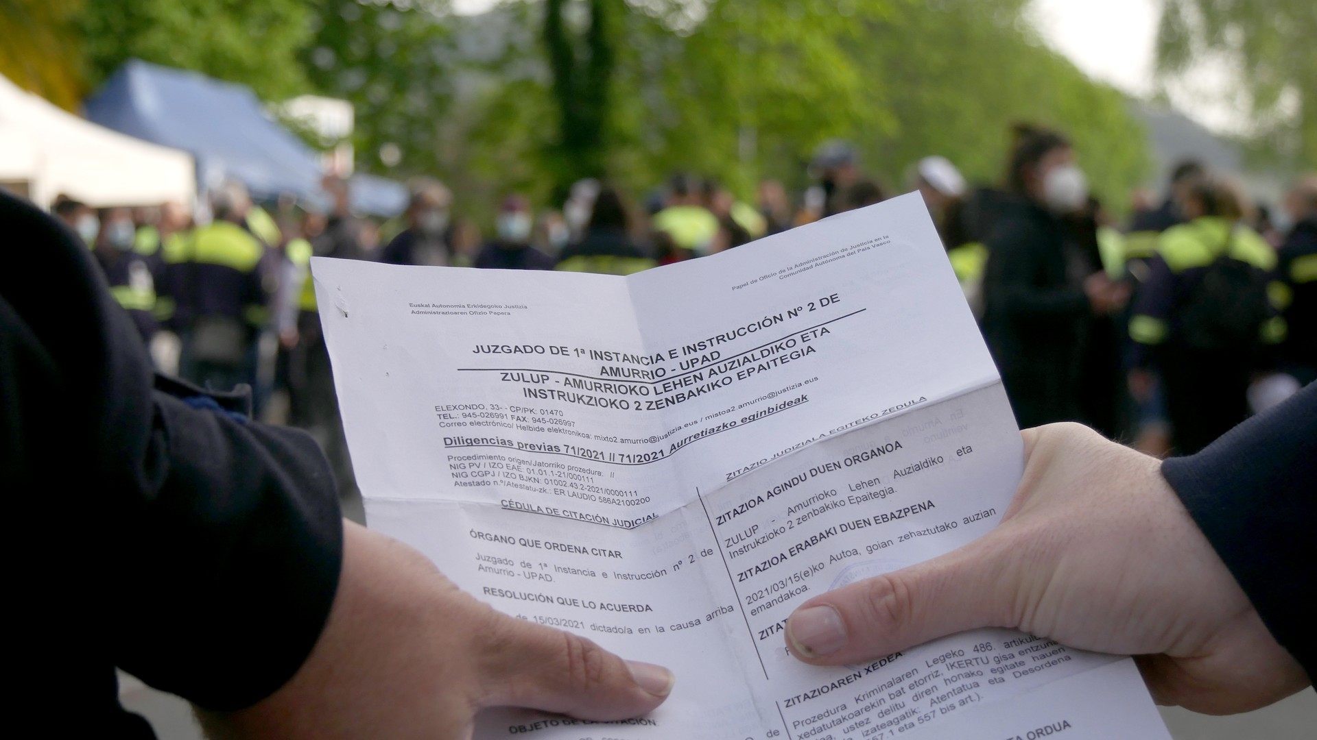 Autoritatearen kontrako atentatua eta desordena publikoa leporatuta ikertuko dituzte otsailaren 23ko goizean atxilotutako Tubacexeko bi langileak