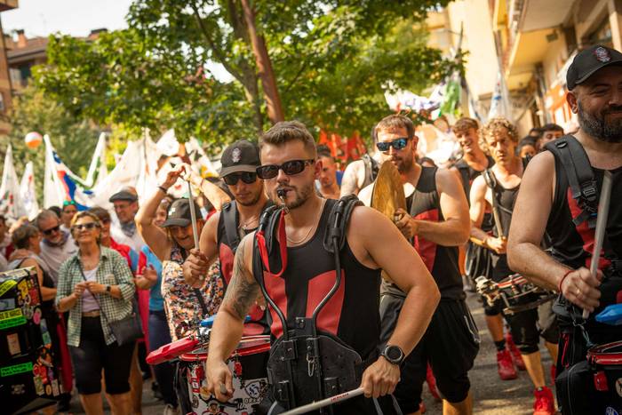 Festa-giro goria piztu du La 37 1755256998518