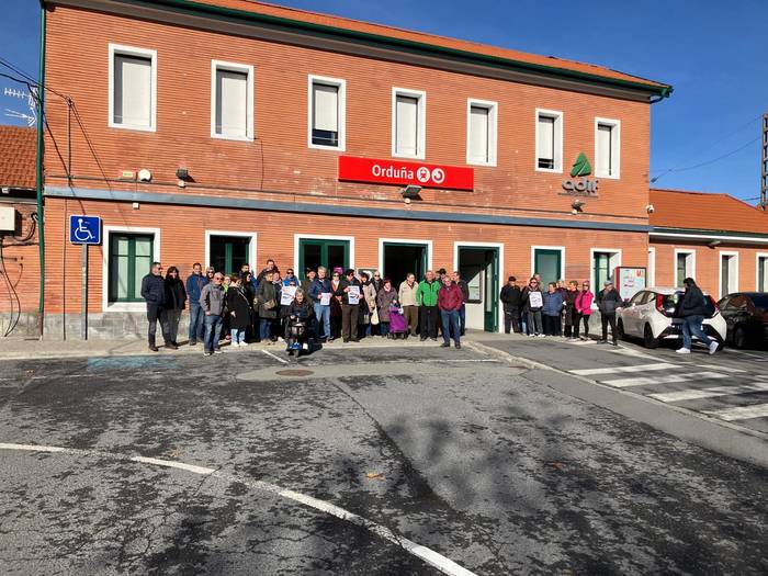 Tren-zerbitzu irisgarri bate 1 1764606123009