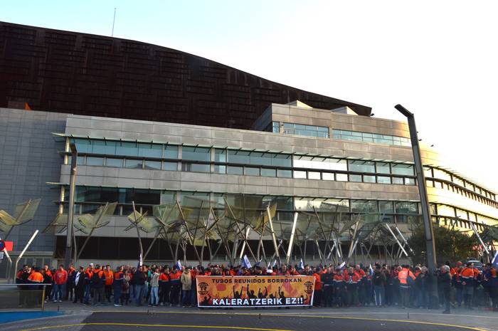 Tubos Reunidoseko langileek  6 1772101055292