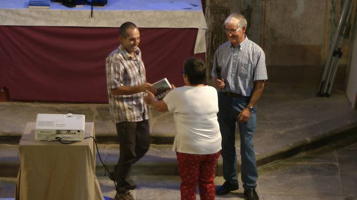 Maroñoko familia bakoitzari  16 1501657201429