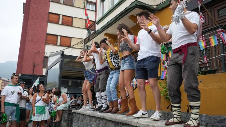 Joko eta kontzertu artean amaitu da Laudioko jaien lehen zatia