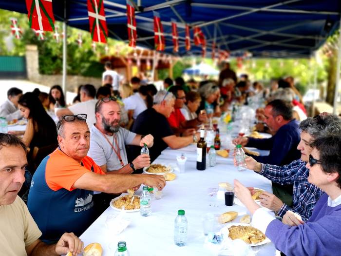 Asteburu bikaina igaro dute  5 1759091681965