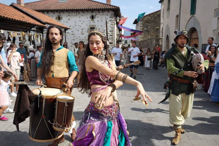 Jendez beteta itzuli da Artz 35 1758400055022