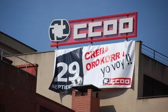 CCOO eta UGT sindikatuek greba eguna deitu dute gaur