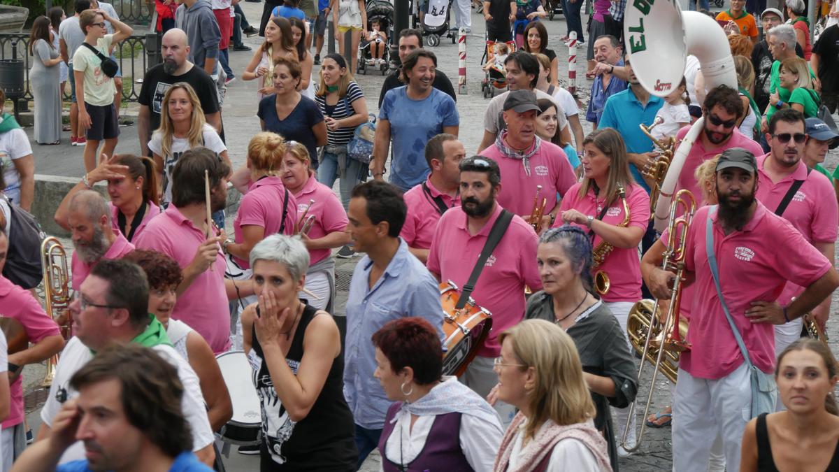 Artziniegako jaien antolaketa gazte belaunaldi berri baten esku utzi nahi dute