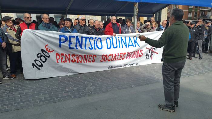 Aiaraldeko plazak bete dituz 21 1520881491845