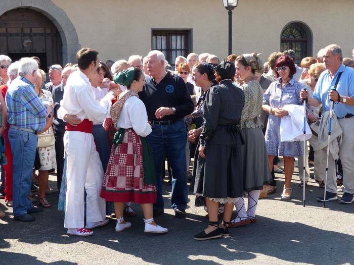 Auzokide ugarik hartu zuten  112 1506367061742