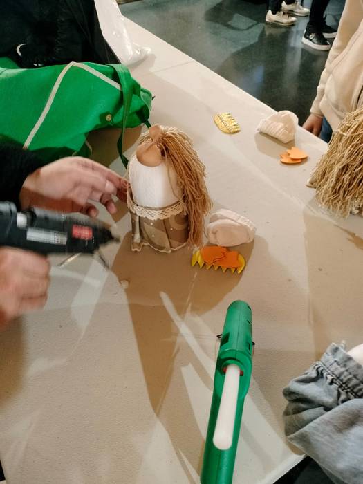 Eskulan tailer berezia egin  3 1765980393759