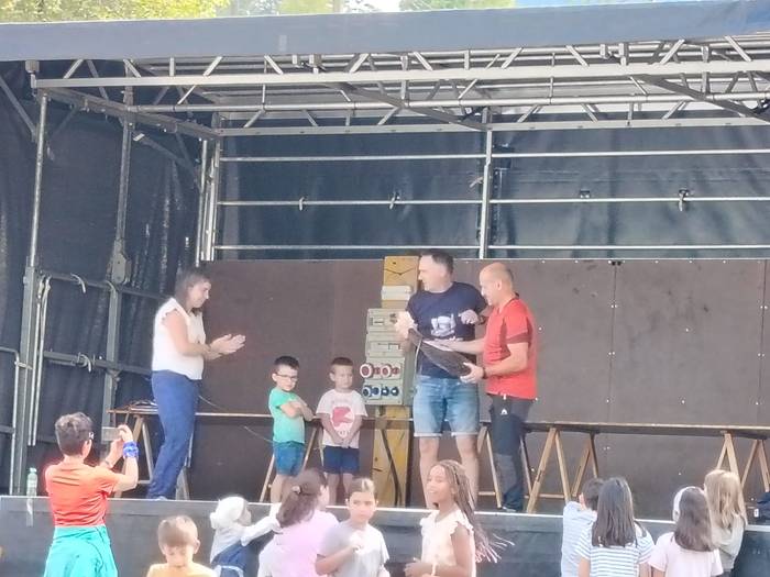 Berazako auzunea alaitu zute 19 1759402923632