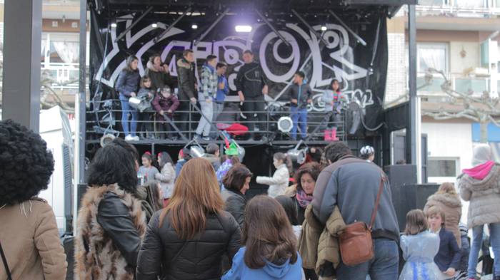 Suak agurtu zituen Aratustea 1 1488368494216