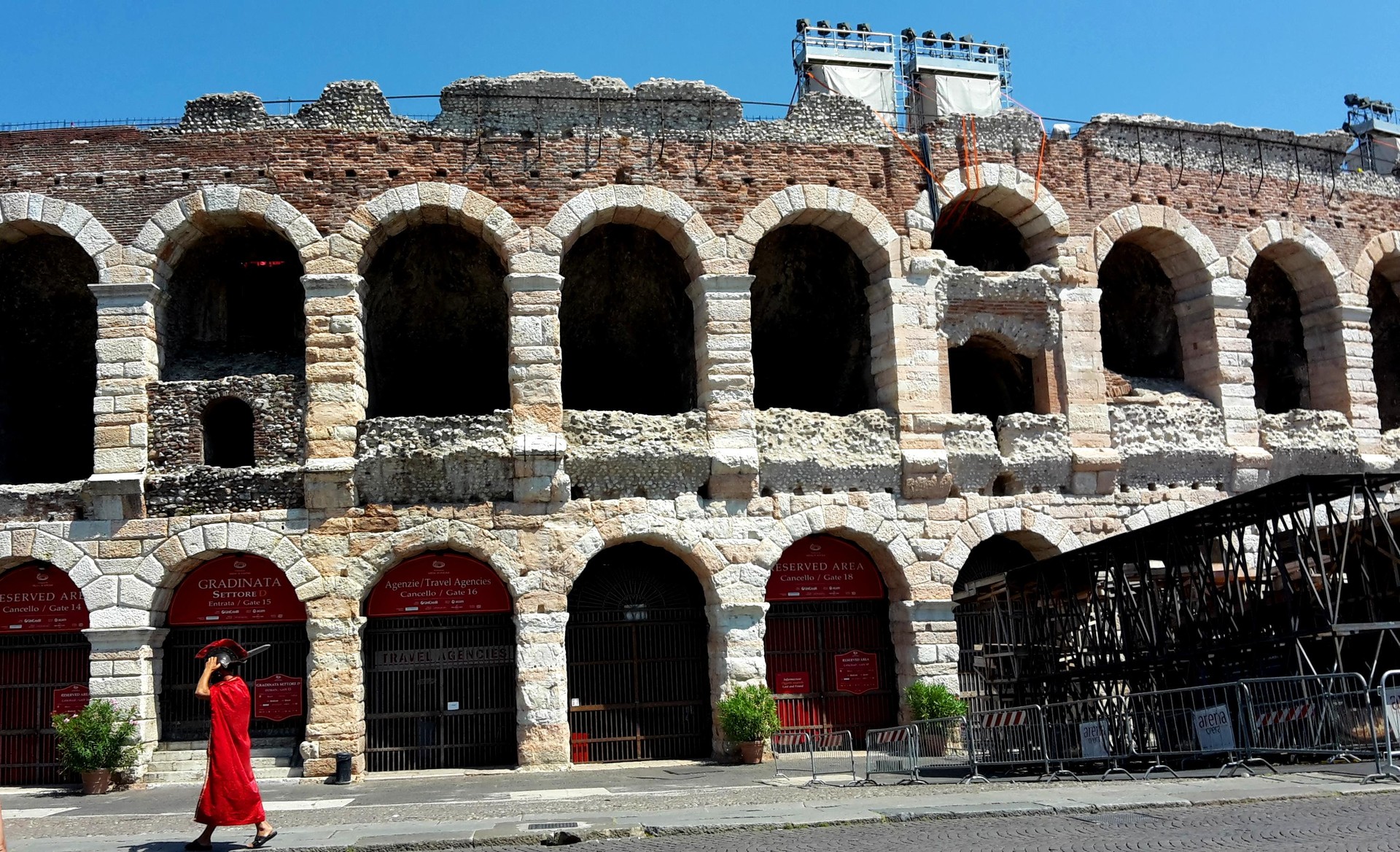 Veronako Arena, erromatarra eta guzti