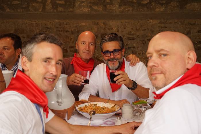 Ehunka kofrade bildu dira el 50 1756714076002