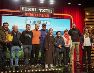 'Herri Txiki Infernu Handi' saioaren grabaketa egin dute Amurrion, herritarren "umore eta berotasunari" esker