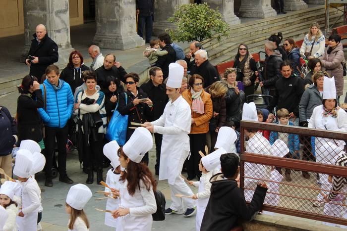 Ehunka umek jo dute danborra 9 1493310165449