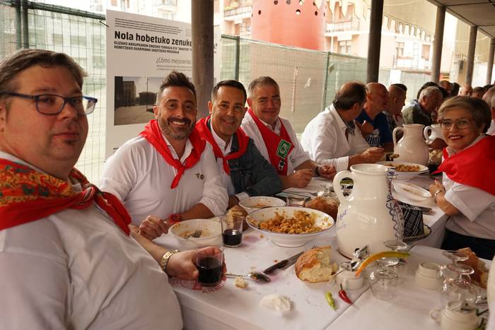 Ehunka kofrade bildu dira el 58 1756714097484