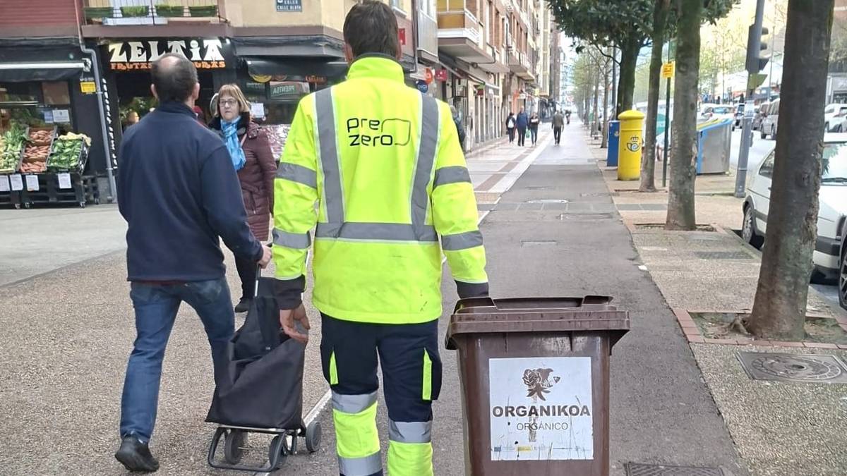 Aiaraldeko Kuadrillak biohondakinen atez ateko bilketa zabalduko du eta elikagai-soberakinetarako ibilbide berria abiatuko du