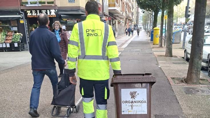 Aiaraldeko Kuadrillak biohondakinen atez ateko bilketa zabalduko du eta elikagai-soberakinetarako ibilbide berria abiatuko du
