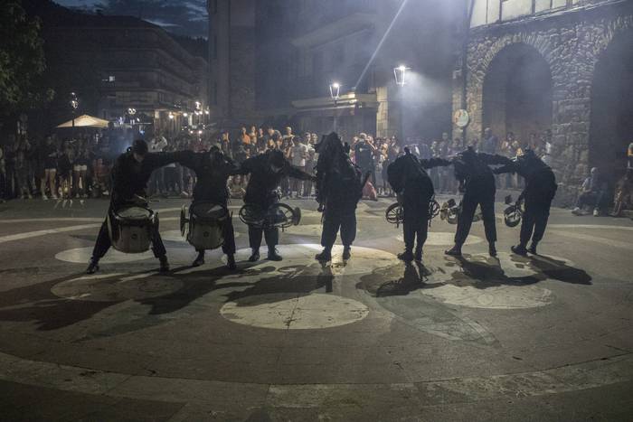 Deabru Beltzak taldeak gaua  19 1501492854653