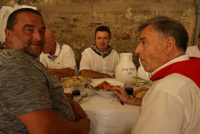 Ehunka kofrade bildu dira el 28 1756714019585