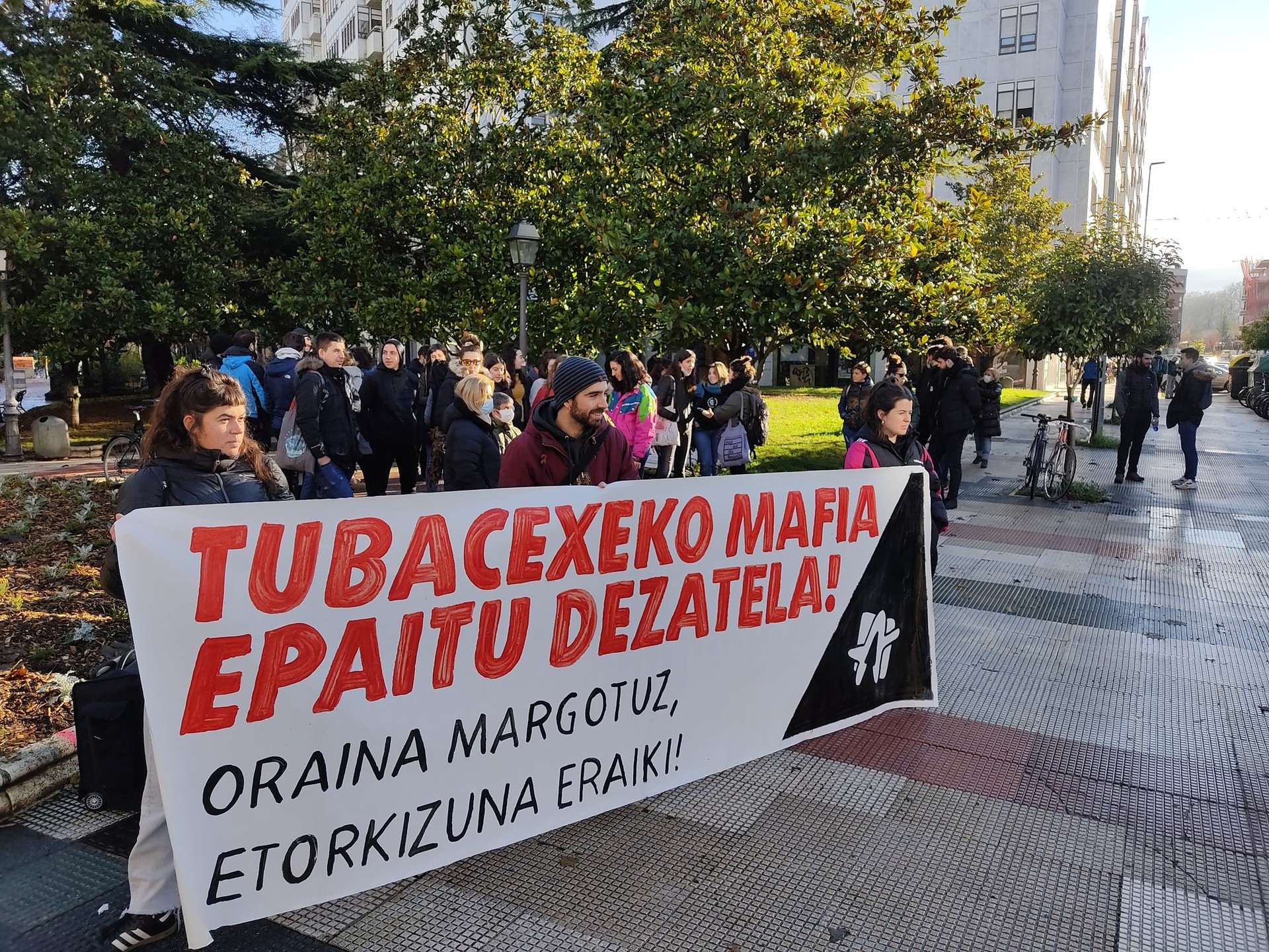 4.220 euroko isuna ezarri diote Aiaraldeko Ernairi Tubacexeko lan heriotzak salatzeagatik