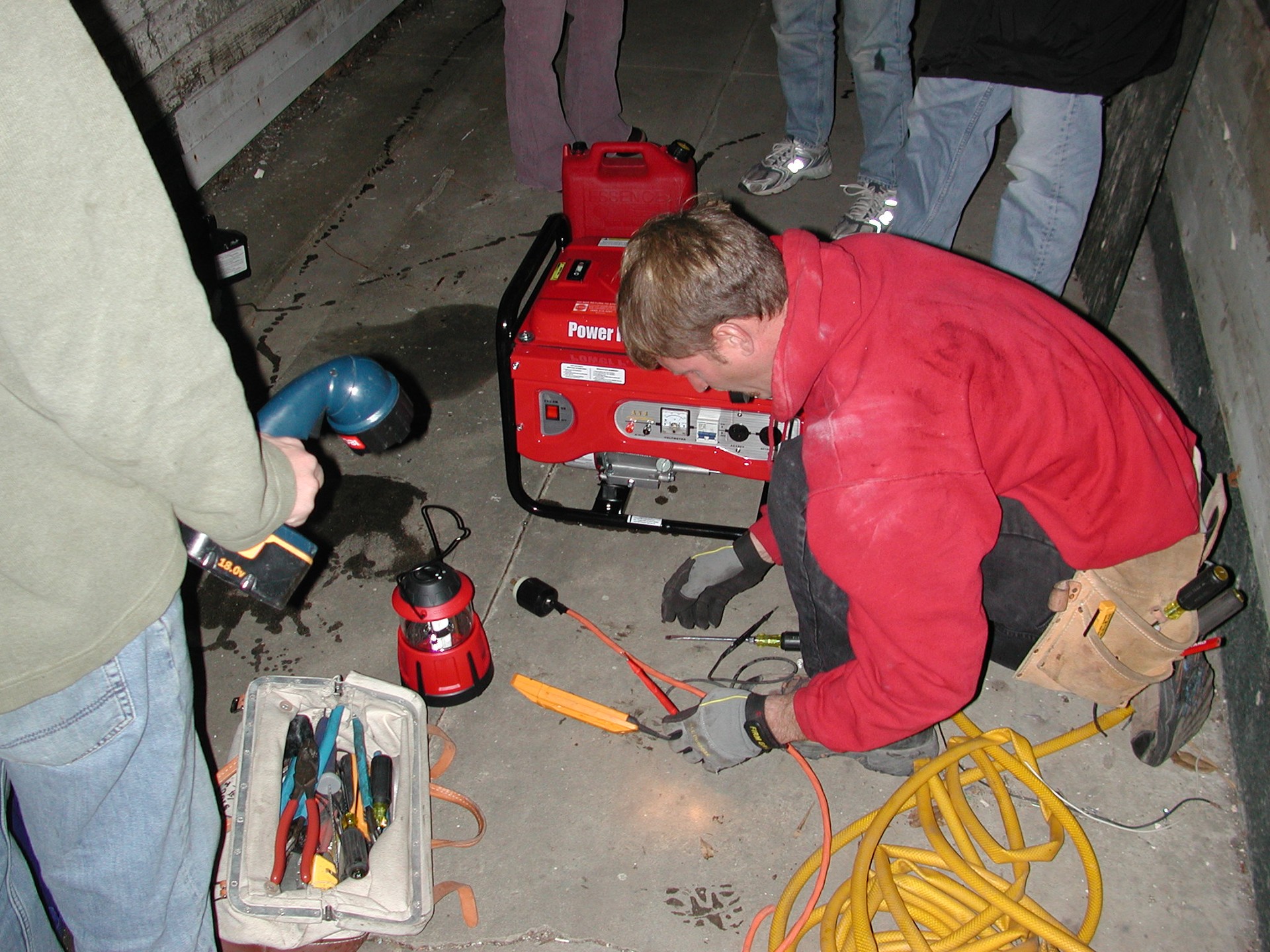 Instalatzaile eta mantentzaile elektriko industriala