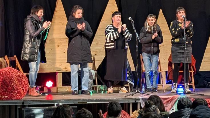 Bertsozalez bete du Foru plaza urteroko jaialdiak