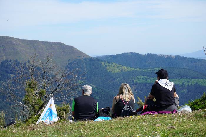 Dozenaka lagun igo dira esku 50 1620624403296