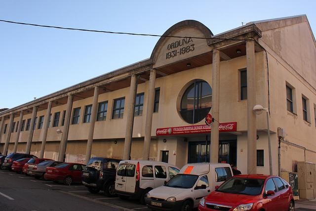 Eguzki plakak instalatuko dira Urduñako udal pilotalekuko sabaian