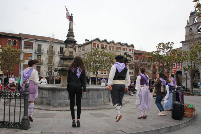 Dantzaren bidez aldarrikatu  29 1520777933416