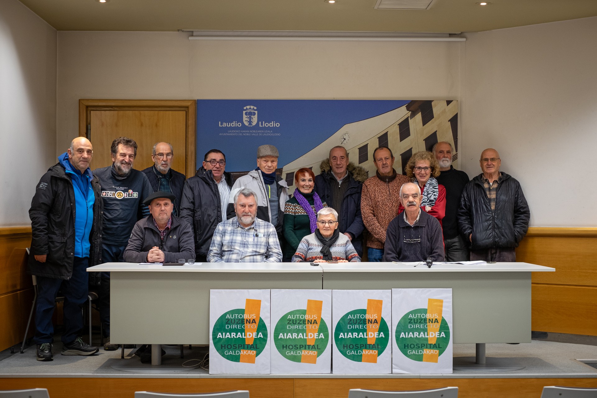 Aiaraldeko pentsiodunek kanpaina abiatuko dute Arabako Foru Aldundiak Usansoloko ospitalera joateko autobusa berehala jar dezan