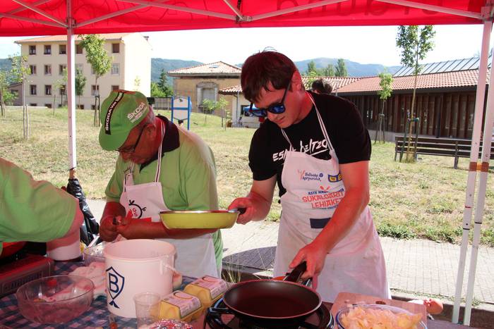 Eguraldia lagun ospatu dute  33 1564582800394