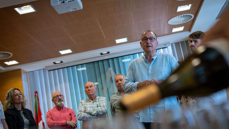 Ekoizleak eta herritarrak festa giroan elkartu zituen Txakolin Egunak