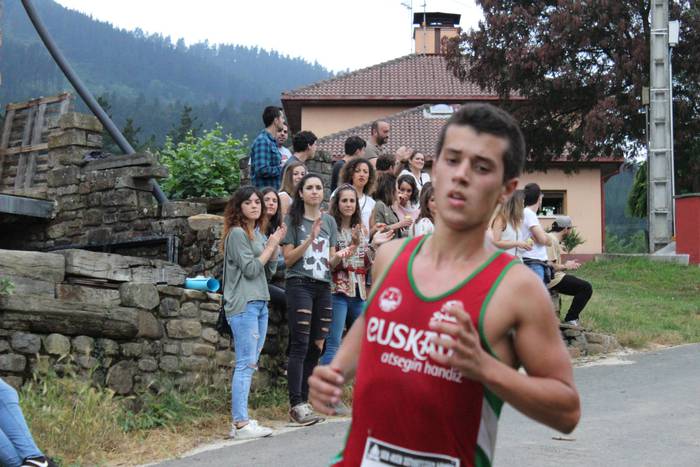 Auzoko mendiak zeharkatu zit 61 1498471190783