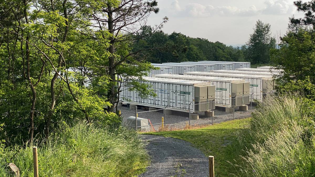 Murgan bateria bidez elektrizitatea biltzeko azpiegitura eraikitzeko urrats berria egin dute