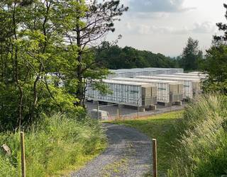 Murgan bateria bidez elektrizitatea biltzeko azpiegitura eraikitzeko urrats berria egin dute